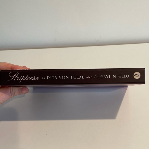 Dita Von Teese Stripteese RARE hardcover three flip books - Picture 5 of 6